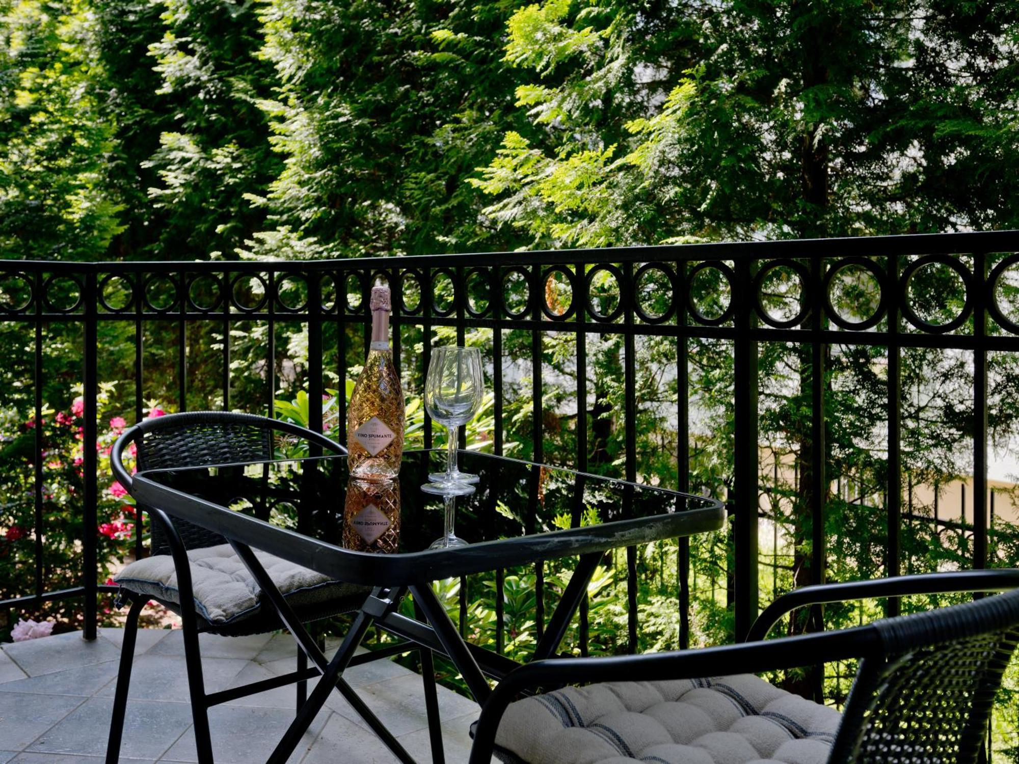 In Patio Apartment *